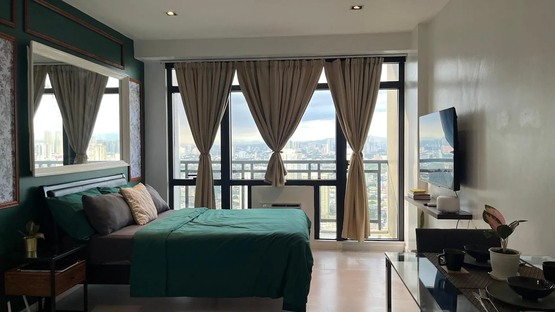 Gramercy Luxe Studio W Balcony And City View - Pet Friendly, Unli Pool & Gym