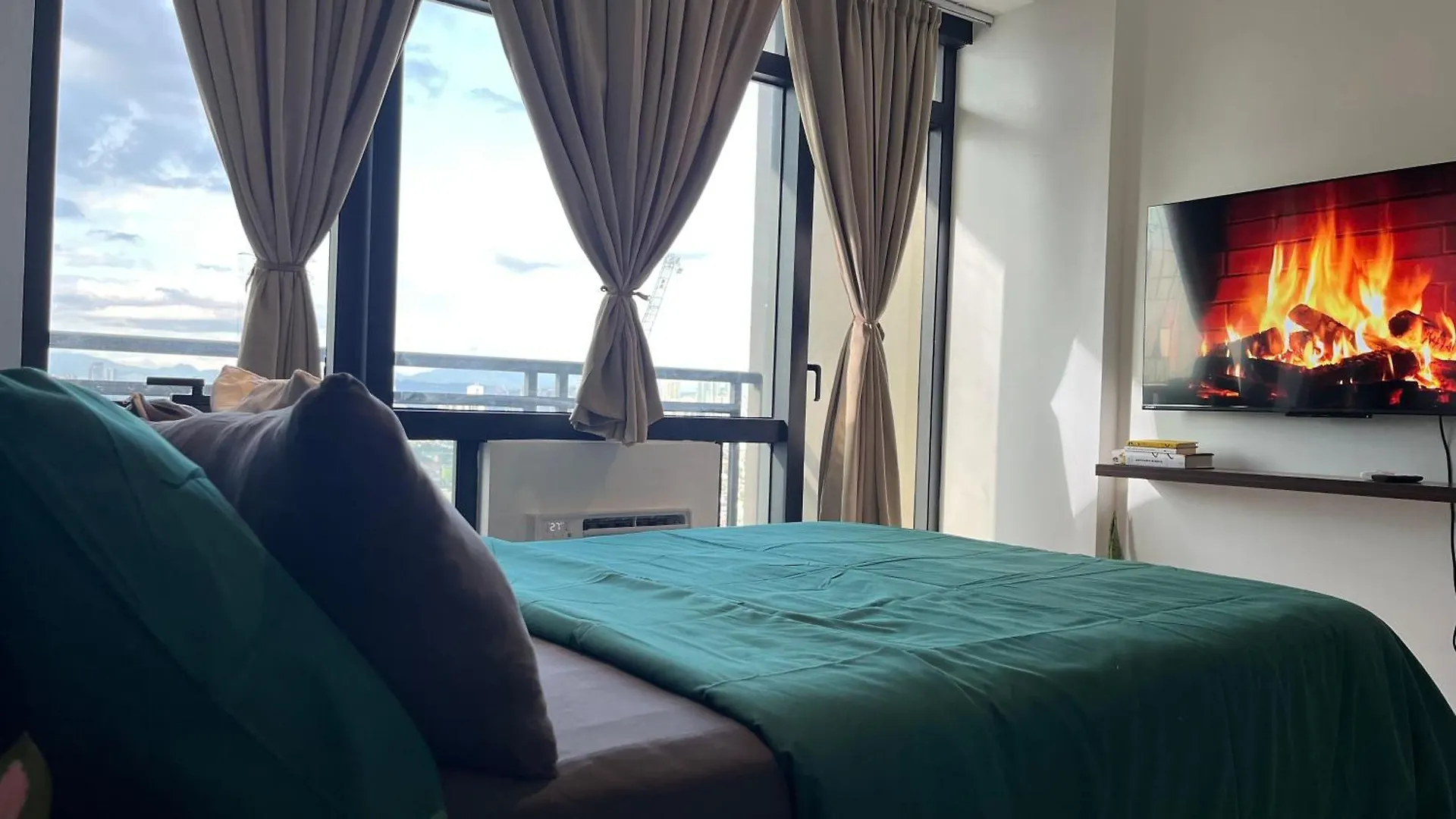 Apartment Gramercy Luxe Studio W Balcony And City View - Pet Friendly, Unli Pool & Gym